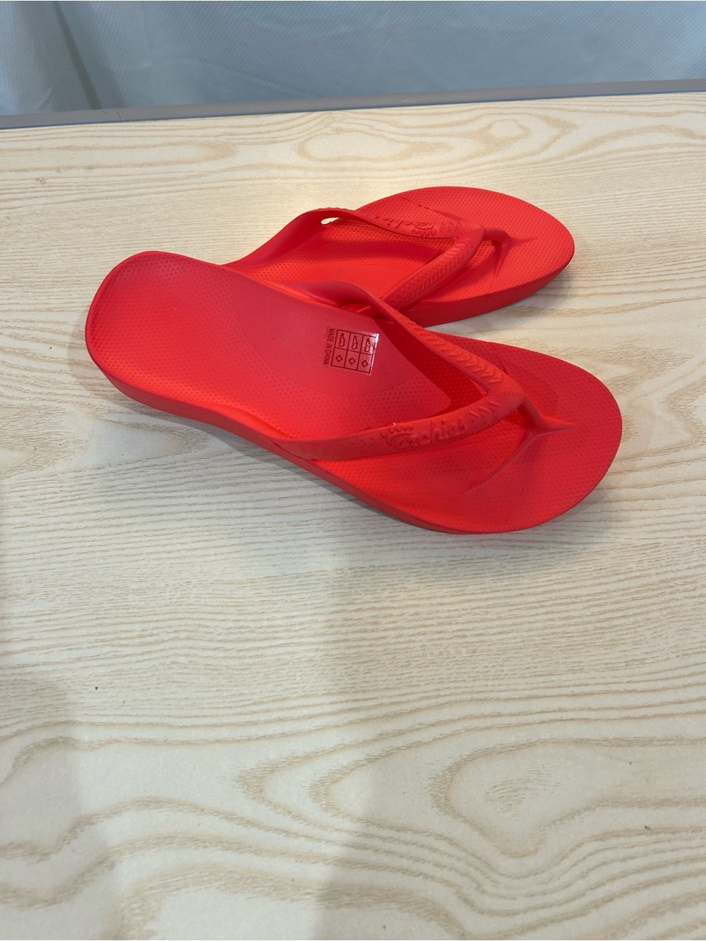 Women’s Red Archies Flip Flop Sandals - Picture 4 of 4